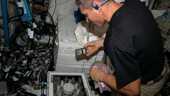 NASA astronaut Michael Scott Hopkins performs a microgravity experiment on the International Space Station. Image credit: NASA.