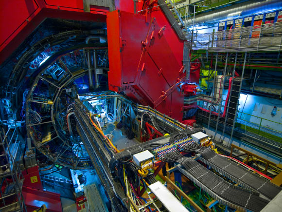 Des physiciens du CERN découvrent des preuves d'une saturation en gluons à l'intérieur des noyaux atomiques