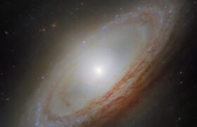 Hubble repère une galaxie spirale en rotation désynchronisée avec elle-même